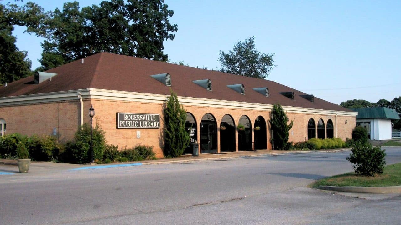 Exterior photo of Rogersville Public Library in Rogersville, Alabama